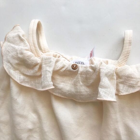Zara NWT with flaws (small red pen mark) cream ribbed ruffle top 12-18 months - Picture 2 of 5
